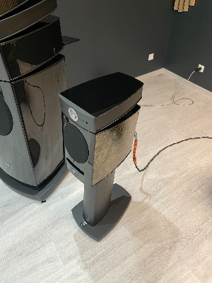 Focal Diablo Utopia Evo + pieds - la paire  - Finition exclusive Black Gold Moiré - en Démo 